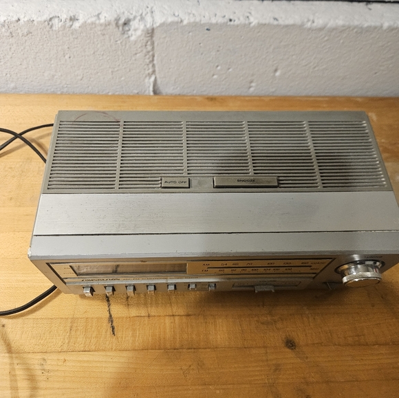 SoundDesign Model #3675-A Clock Radio AM/FM Silver Soundesign Tested&Works - Picture 3 of 5